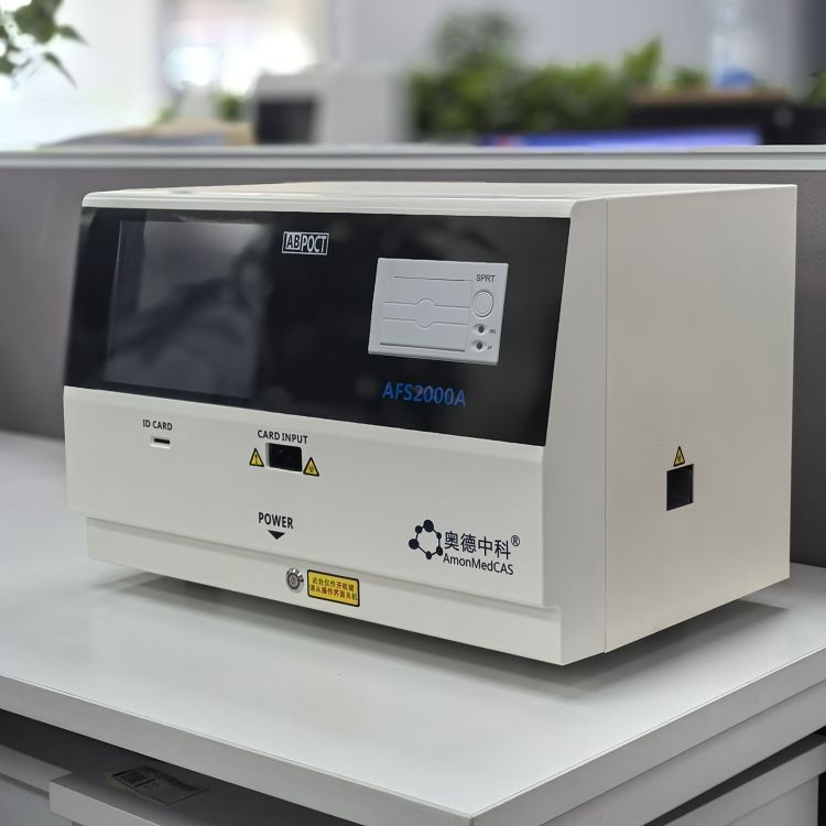 Immunoanalitzador de fluorescéncia seca de 12 canals